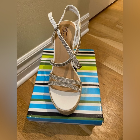 No Doubt,  Rhinestone / white strappy wedge heels 👠 🤍🩶 New In Box - Picture 7 of 9